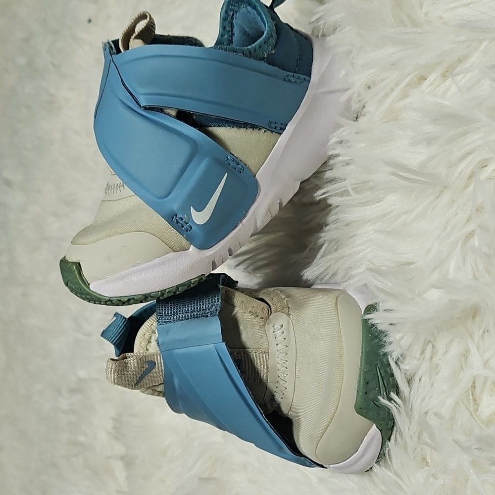 Nike Baby Blue and White Flyease Sneakers